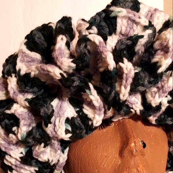 #L❤️VE HANDMADE. Crochet Ruffle HAT - Picture 6 of 6